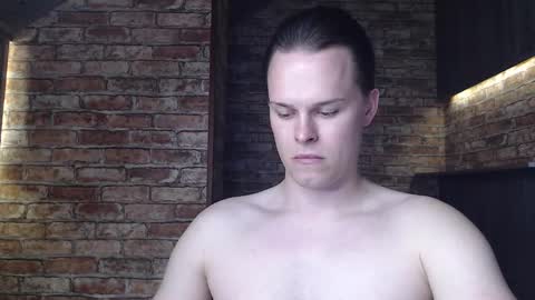 Snapshot of tom_y_ chatting on 10/24/25, 12:45 Tom online show from 10/24/25, 12:45