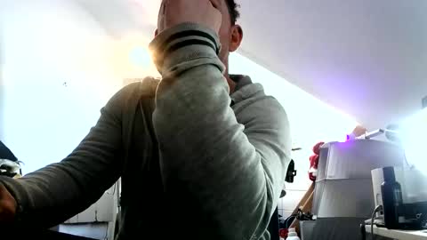 tomame_ online show from 04/17/26, 05:43