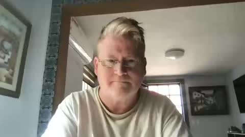 Snapshot of tomascausa chatting on 02/14/25, 09:43 Hola online show from 02/14/25, 09:43
