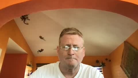 Snapshot of tomascausa chatting on 03/11/25, 09:15 Hola online show from 03/11/25, 09:15