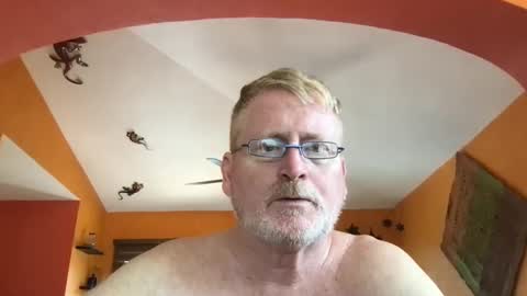 Snapshot of tomascausa chatting on 09/19/25, 06:19 Hola online show from 09/19/25, 06:19