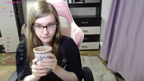 Snapshot of tomato_tease chatting on 12/01/25, 02:00 tomato_tease online show from 12/01/25, 02:00