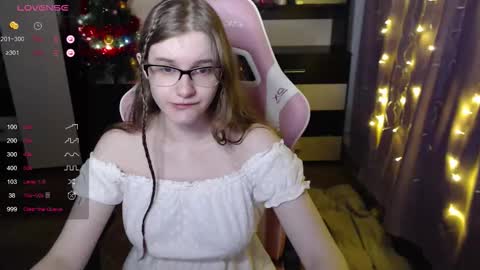 Snapshot of tomato_tease chatting on 12/16/25, 05:01 tomato_tease online show from 12/16/25, 05:01