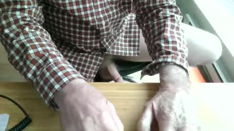 tombombadil_424242 online show from 12/01/25, 07:41