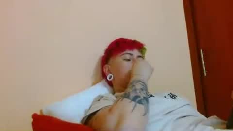 Snapshot of tomboyblue chatting on 08/08/26, 06:32 Blue online show from 08/08/26, 06:32