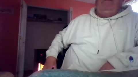 Snapshot of tomcat4848 chatting on 10/07/25, 04:04 tomcat4848 online show from 10/07/25, 04:04