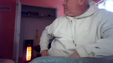 Snapshot of tomcat4848 chatting on 12/17/25, 05:30 tomcat4848 online show from 12/17/25, 05:30