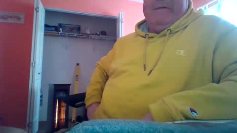 Snapshot of tomcat4848 chatting on 12/18/25, 05:19 tomcat4848 online show from 12/18/25, 05:19