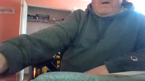 Snapshot of tomcat4848 chatting on 12/22/25, 04:04 tomcat4848 online show from 12/22/25, 04:04