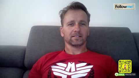 Snapshot of tomhardic chatting on 10/31/25, 08:37 TOM online show from 10/31/25, 08:37