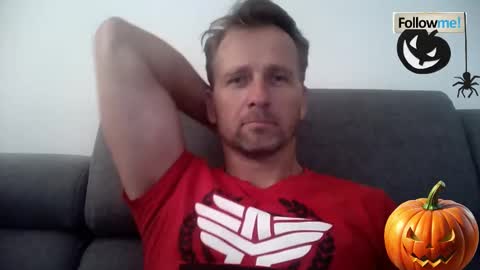 Snapshot of tomhardic chatting on 11/01/25, 12:07 TOM online show from 11/01/25, 12:07