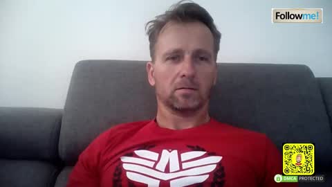 Snapshot of tomhardic chatting on 11/20/25, 02:50 TOM online show from 11/20/25, 02:50