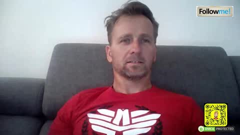 Snapshot of tomhardic chatting on 11/21/25, 02:54 TOM online show from 11/21/25, 02:54