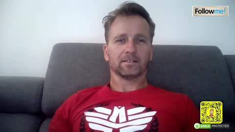 Snapshot of tomhardic chatting on 11/21/25, 09:46 TOM online show from 11/21/25, 09:46