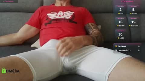 Snapshot of tomhardic chatting on 12/01/25, 12:04 TOM online show from 12/01/25, 12:04