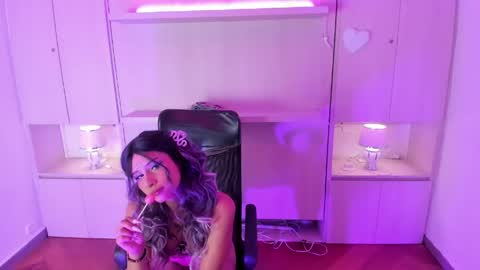 Snapshot of tomiedark_ chatting on 04/17/26, 04:04 KAELANI online show from 04/17/26, 04:04