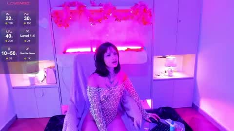 Snapshot of tomiedark_ chatting on 05/08/26, 04:40 KAELANI online show from 05/08/26, 04:40