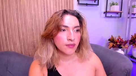 Snapshot of tomlondon_ chatting on 12/19/25, 02:24 online show from 12/19/25, 02:24