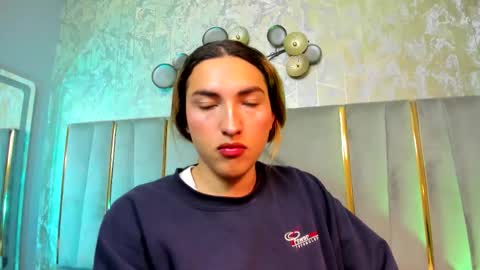 Snapshot of tomlondon_ chatting on 02/04/26, 02:12 online show from 02/04/26, 02:12