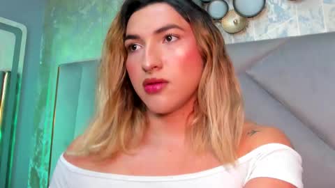 Snapshot of tomlondon_ chatting on 02/06/26, 05:05 online show from 02/06/26, 05:05