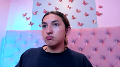 Snapshot of tomlondon_ chatting on 02/15/26, 12:03 online show from 02/15/26, 12:03