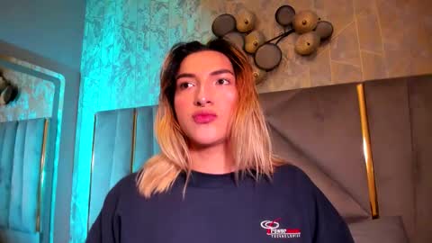 Snapshot of tomlondon_ chatting on 02/21/26, 01:45 online show from 02/21/26, 01:45