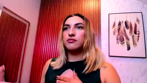 Snapshot of tomlondon_ chatting on 02/25/26, 05:33 online show from 02/25/26, 05:33