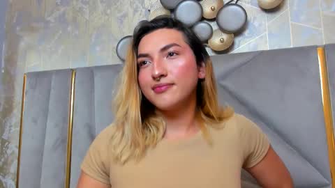 Snapshot of tomlondon_ chatting on 03/05/26, 03:30 online show from 03/05/26, 03:30