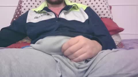 Snapshot of tommaso9046 chatting on 01/07/25, 06:03 tommaso9046 online show from 01/07/25, 06:03