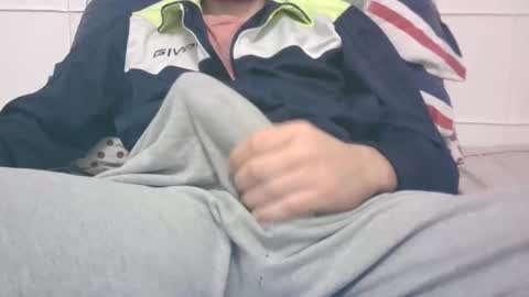 Snapshot of tommaso9046 chatting on 02/16/25, 03:48 tommaso9046 online show from 02/16/25, 03:48