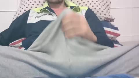 Snapshot of tommaso9046 chatting on 03/02/25, 04:21 tommaso9046 online show from 03/02/25, 04:21