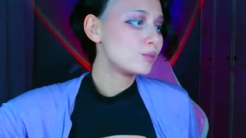 Snapshot of tommioo7 chatting on 12/18/25, 07:20 Galadriel online show from 12/18/25, 07:20