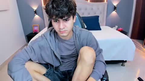 Tommy  online show from 04/11/26, 03:44