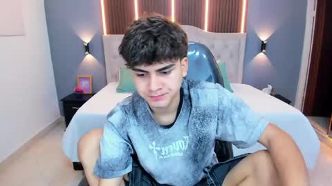 Snapshot of tommy18__ chatting on 04/18/26, 03:32 Tommy online show from 04/18/26, 03:32