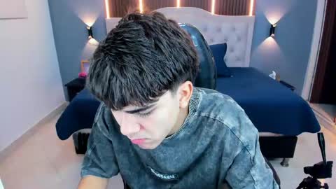 Snapshot of tommy18__ chatting on 04/19/26, 03:28 Tommy online show from 04/19/26, 03:28