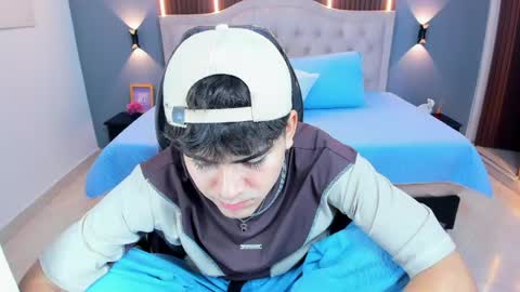 Snapshot of tommy18__ chatting on 04/25/26, 04:37 Tommy online show from 04/25/26, 04:37