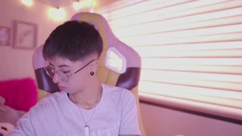 Blue  online show from 04/01/26, 01:41