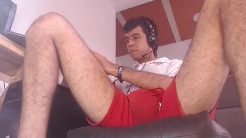   Thomas    online show from 11/25/25, 04:18