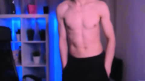 Snapshot of tommy_cabrio chatting on 12/17/25, 03:29 Tommy online show from 12/17/25, 03:29