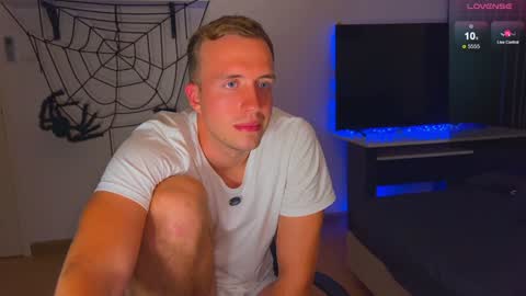 Snapshot of tommy_cumfinger chatting on 12/15/24, 03:20 Tommy online show from 12/15/24, 03:20