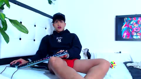 Snapshot of tommy_hotguy chatting on 03/11/25, 09:48 tommy online show from 03/11/25, 09:48