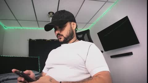 Snapshot of tommy_sccott chatting on 02/15/26, 09:22 tommy_sccott online show from 02/15/26, 09:22