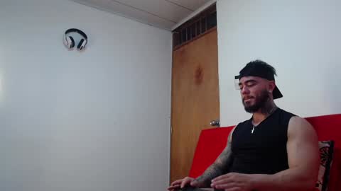 Snapshot of tommyblessd1 chatting on 02/03/25, 06:28 Steven online show from 02/03/25, 06:28