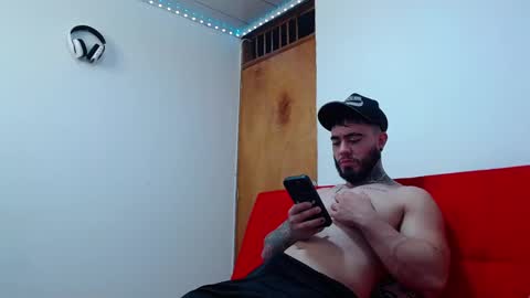 Snapshot of tommyblessd1 chatting on 02/26/25, 07:16 Steven online show from 02/26/25, 07:16