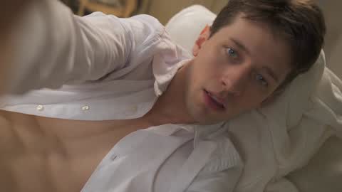 Snapshot of tommyjoyer chatting on 01/25/25, 12:16 Tommy Joyer online show from 01/25/25, 12:16