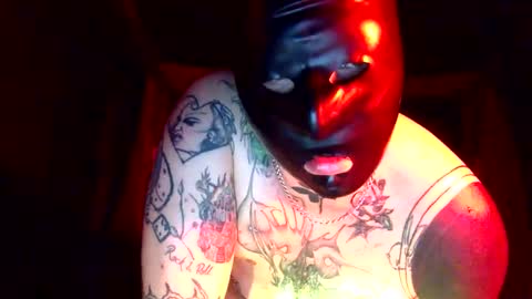 Snapshot of tommytsxxx chatting on 09/10/25, 01:05 BOYPUSSYFTM online show from 09/10/25, 01:05