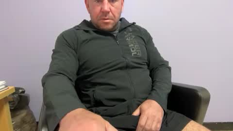 tomtit12345 online show from 04/07/26, 06:03