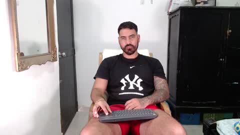 Snapshot of tomy_johnson2 chatting on 01/27/25, 05:26 Tomas jhonson online show from 01/27/25, 05:26