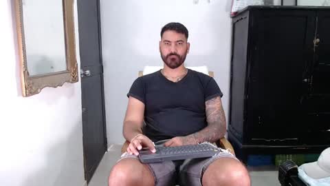 Snapshot of tomy_johnson2 chatting on 01/29/25, 05:45 Tomas jhonson online show from 01/29/25, 05:45