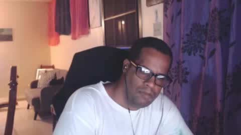 Snapshot of toni2814 chatting on 10/20/25, 02:01 Antonio online show from 10/20/25, 02:01